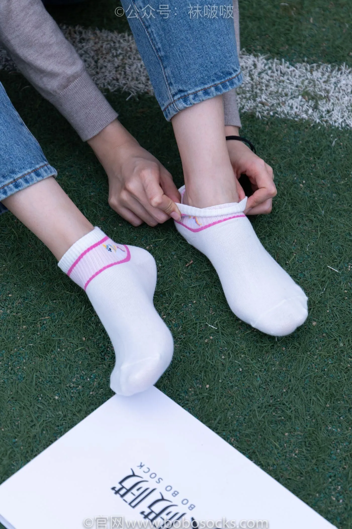 [BoBoSocks袜啵啵]NO.004 泡芙-vans帆布鞋、白棉袜、裸足 [127P]插图6